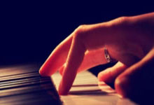 球探网官网：37岁库里极限输出狂砍52分 家有三老专打硬仗冲上西部第五.